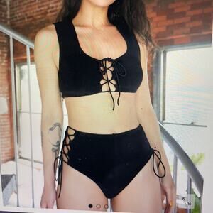 Savage X Fenty 70’s Sleeveless Crop Top w/Tie Front & Matching High Waist Bottom